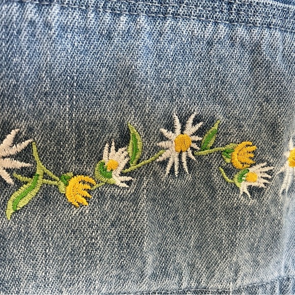 Denim and Co. cropped floral embroidered denim button up shirt Sz Large - Picture 4 of 9